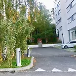 Good Location, Spacious, Comfortable And Bright!! *