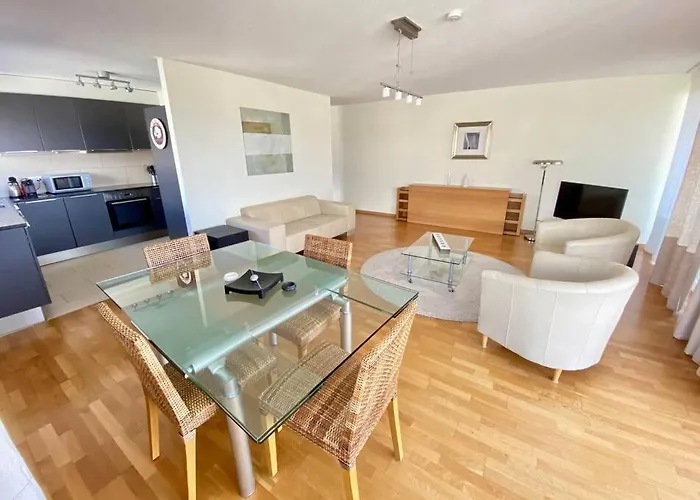 Good Location, Spacious, Comfortable And Bright!! Λωζάνη