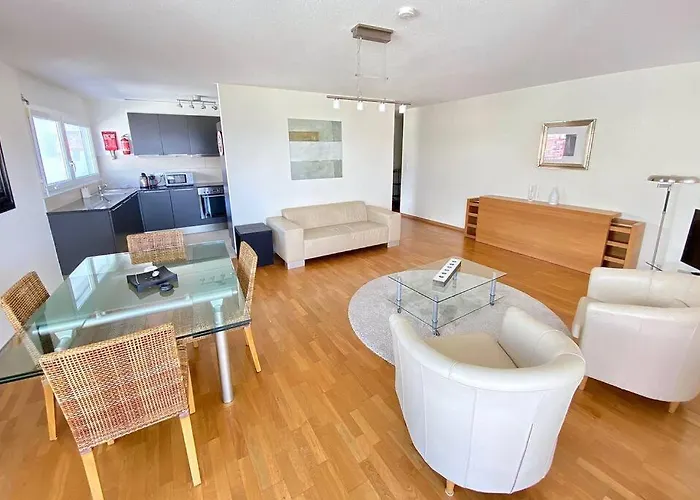 Good Location, Spacious, Comfortable And Bright!! Λωζάνη