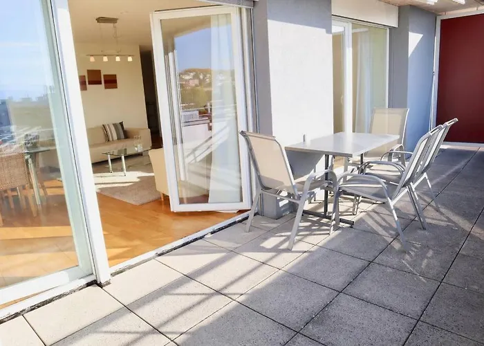 Good Location, Spacious, Comfortable And Bright!! Διαμέρισμα